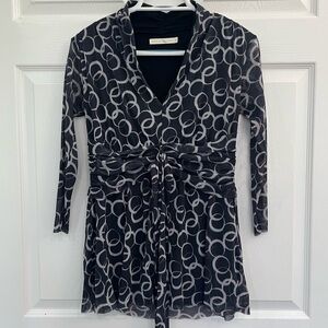 Weston Wear Womens Medium Black & White Circle Print V-Neck Shirt Blouse Top